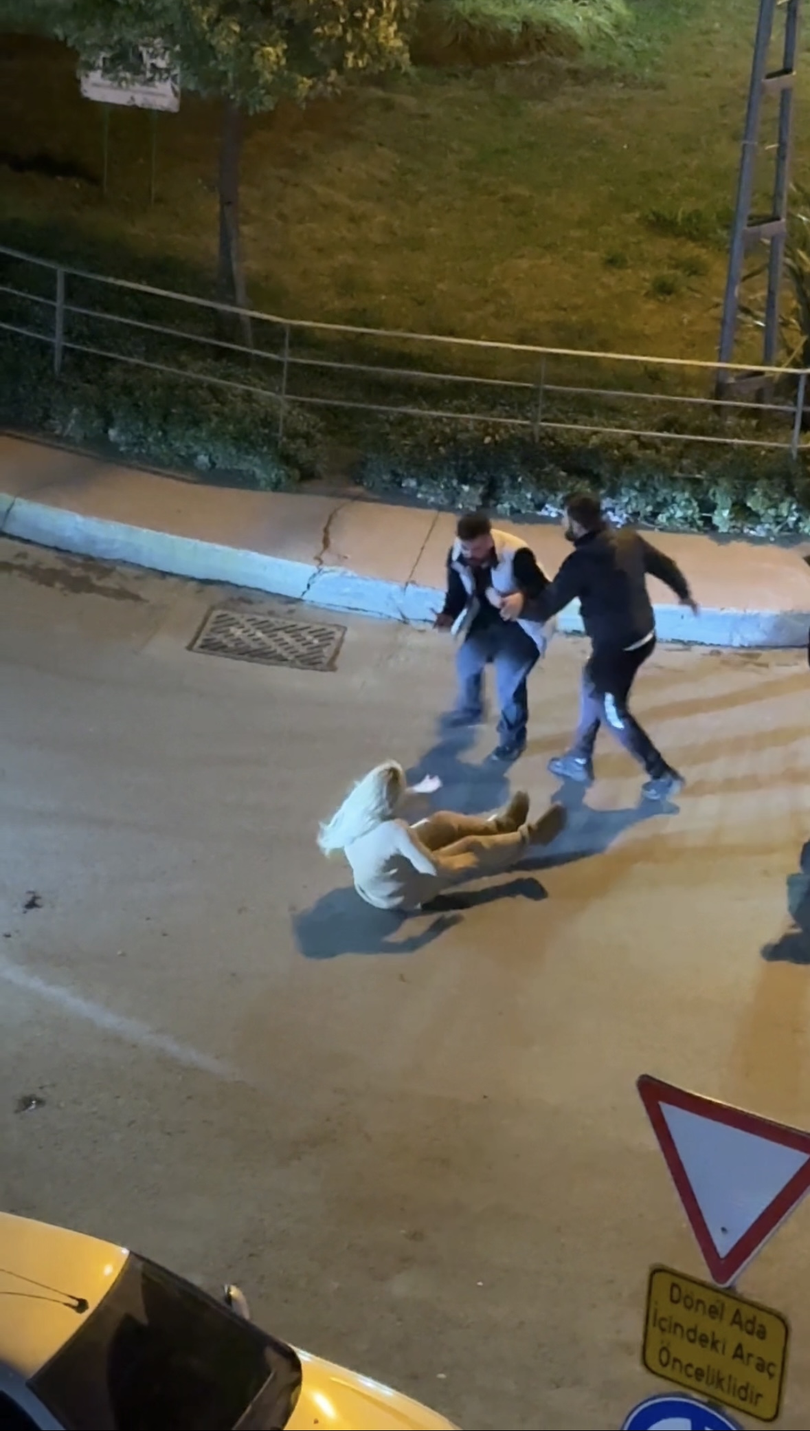 I S T A N B U L S I S L I’ D E S O K A K T A K I T A R T I S M A S 1147376 340721