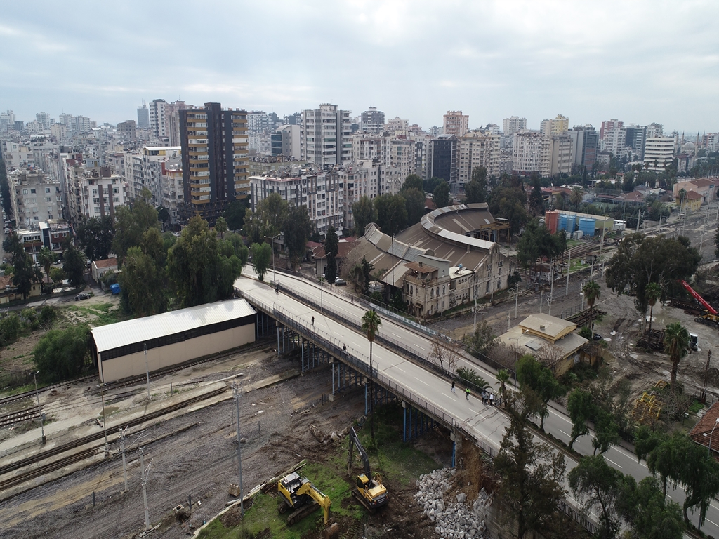 James Bond Filmine Sahne Olan 64 Yıllık Köprüde Yıkım Başladı