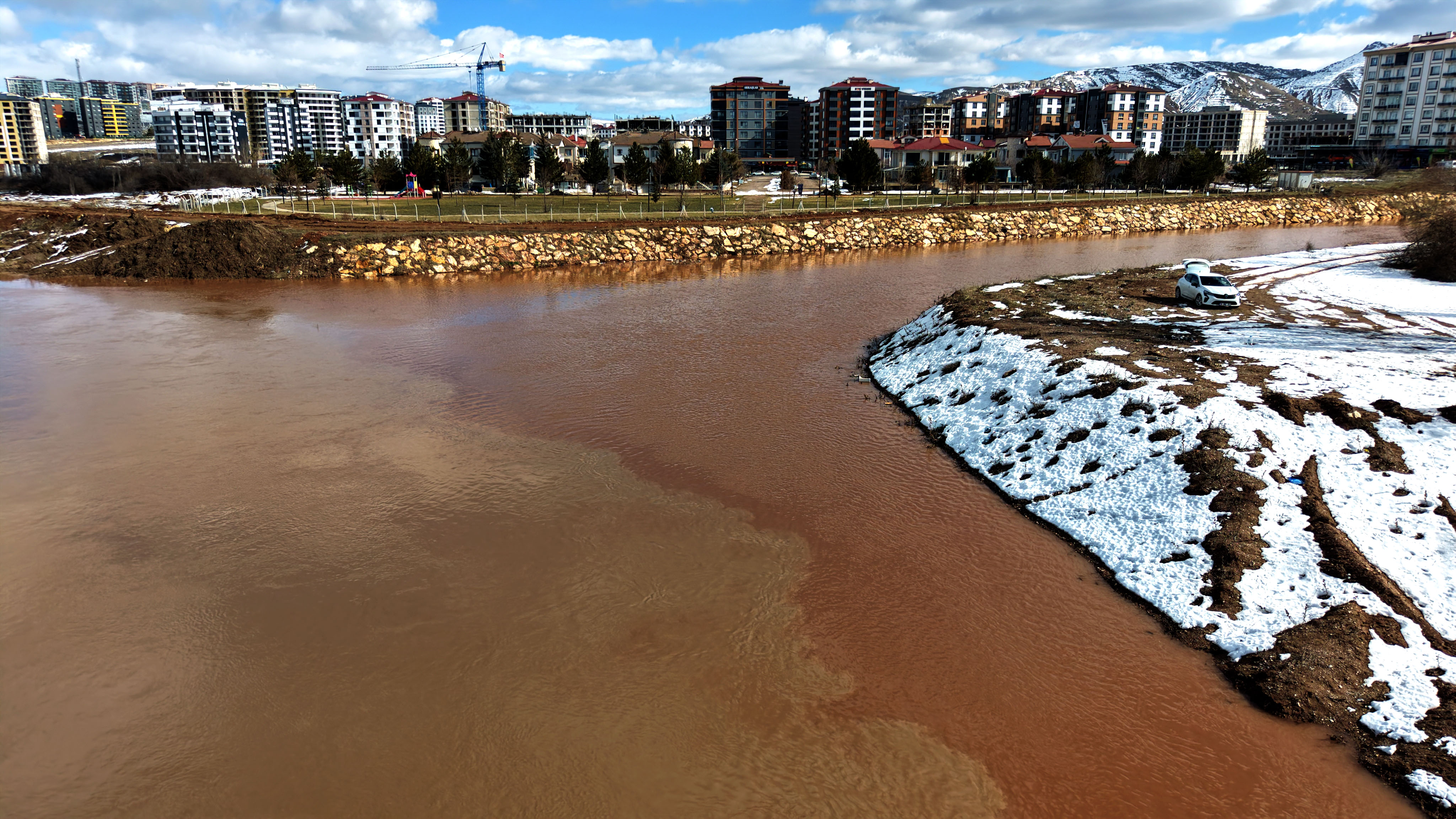 K A R L A R E R K E N E R I D I K I Z I L I R M A K I N H E M R E 1150643 341718