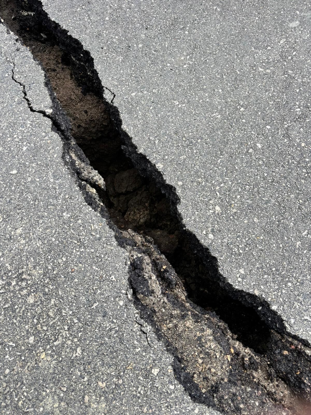 Kastamonu’da Heyelan Sahil Yolunda Yarıklar Oluşturdu