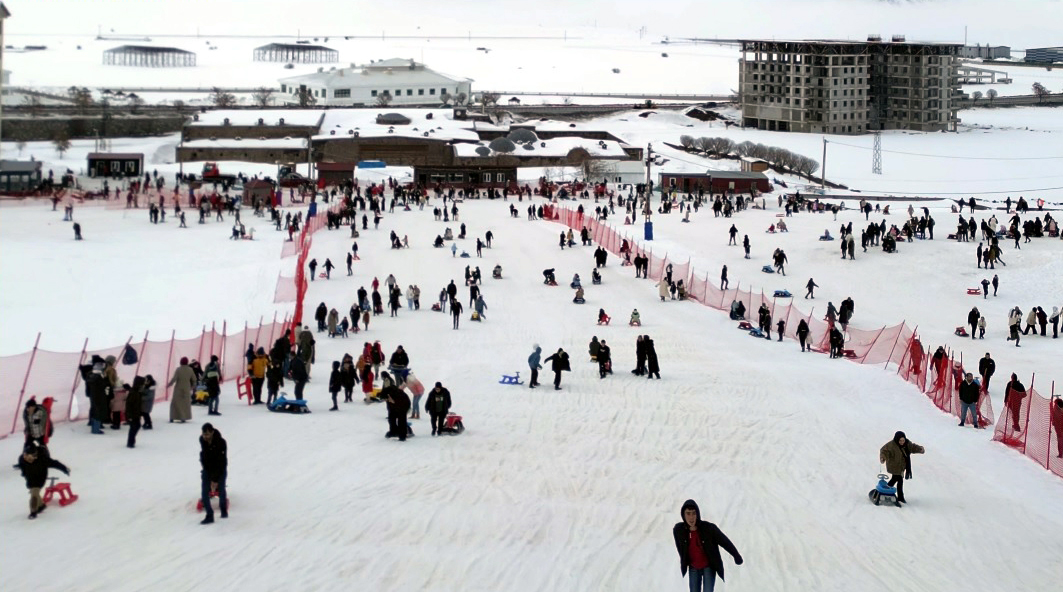 K A Y A K M E R K E Z I N D E B U K E Z H A F T A I C I Y O G U N L 1163155 345503