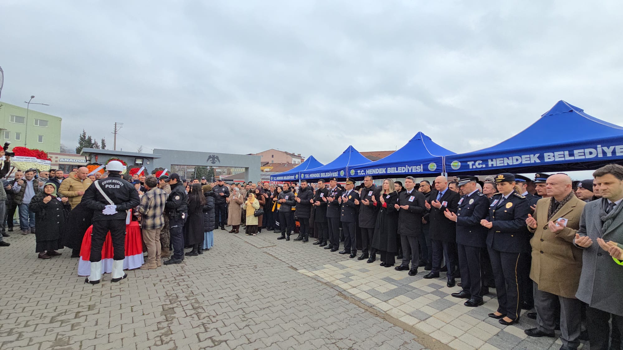 K A Z A R A K E N D I N I V U R A N P O L I S M E M U R U I C I N E 1160464 344619