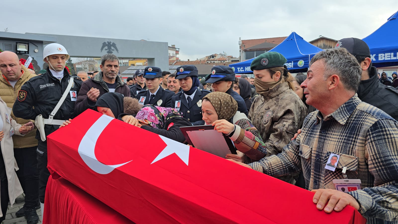 K A Z A R A K E N D I N I V U R A N P O L I S M E M U R U I C I N E 1160465 344619