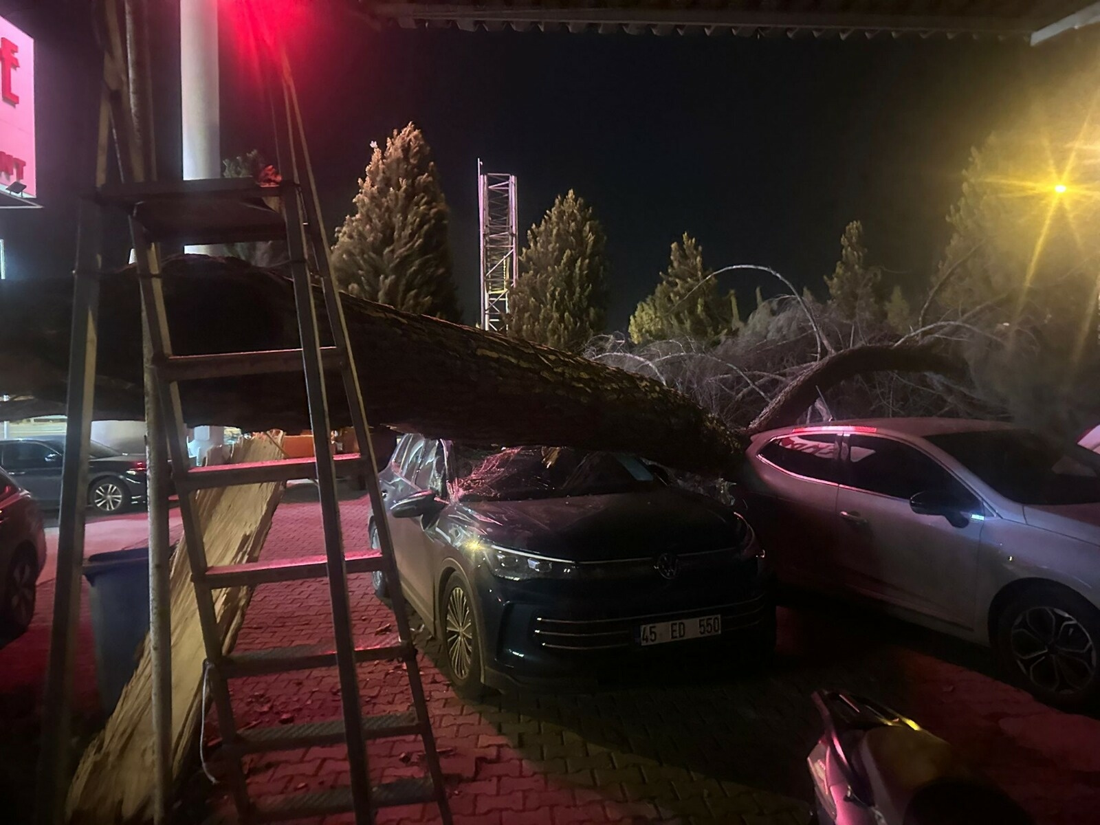 M A N I S A’ D A S I D D E T L I R U Z G A R M I N A R E N I N K U L 1169915 347489