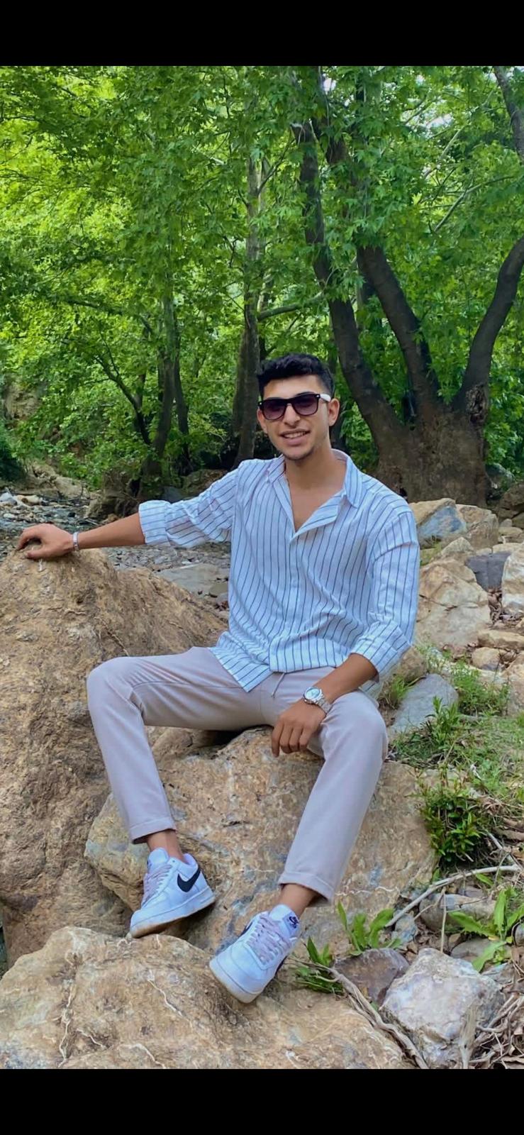 M A N I S A’ D A Y U K S E K G E R I L I M H A T T I N A K A P I L A N 1182858 351352