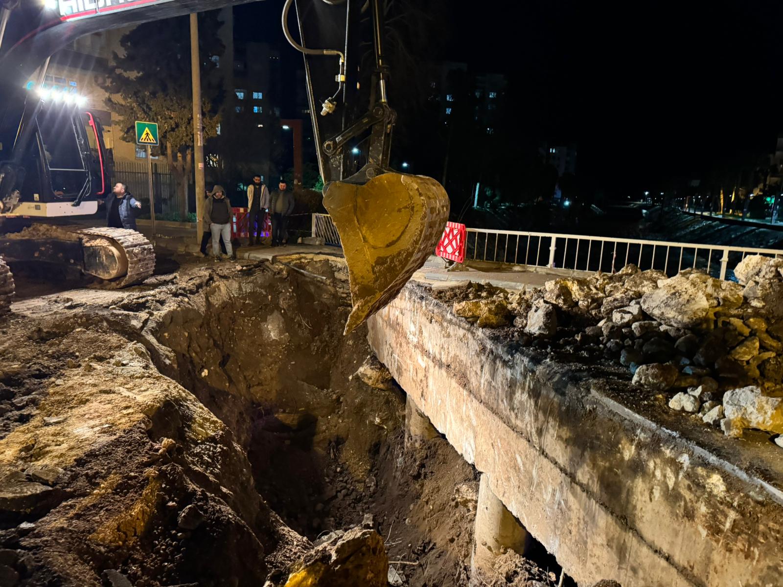 M E R S I N D E D E R E U Z E R I N D E K I K O P R U K I S M E N C 1177448 349766