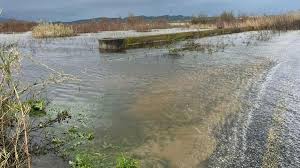 Büyük Menderes Nehri Taştı, Yol Ulaşıma Kapandı