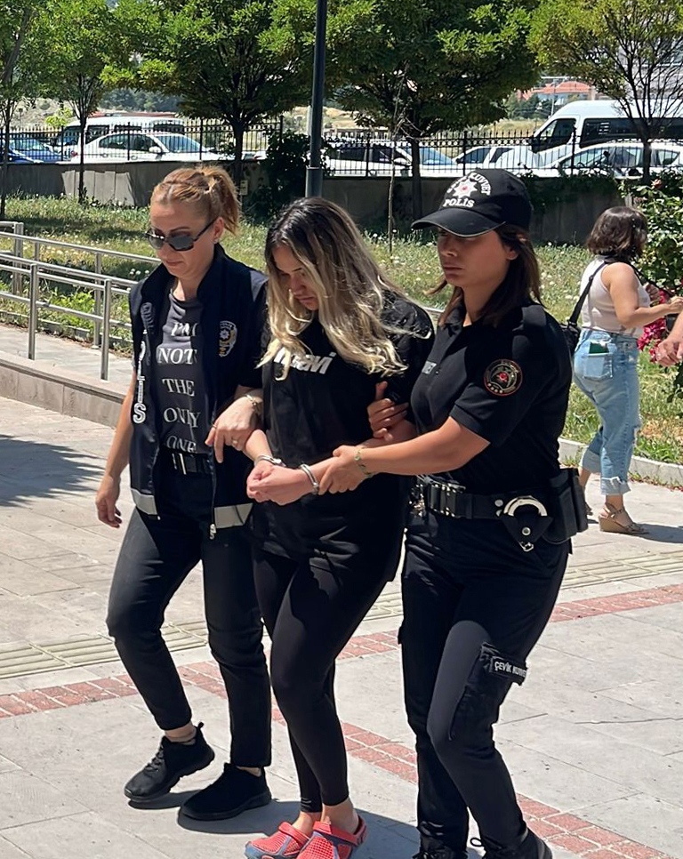 O Z G E B E D I R C I N A Y E T I D A V A S I N D A T U T U K L U E S 1165977 346367