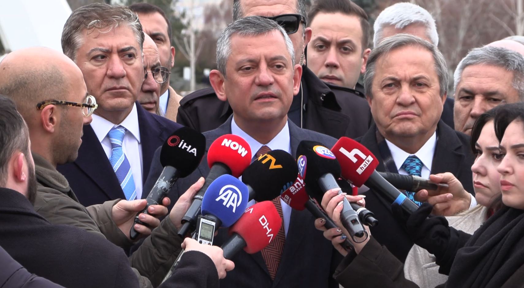 Özgür Özel: Bakanlık Ona Yargılanmama İmkanı Veriyor