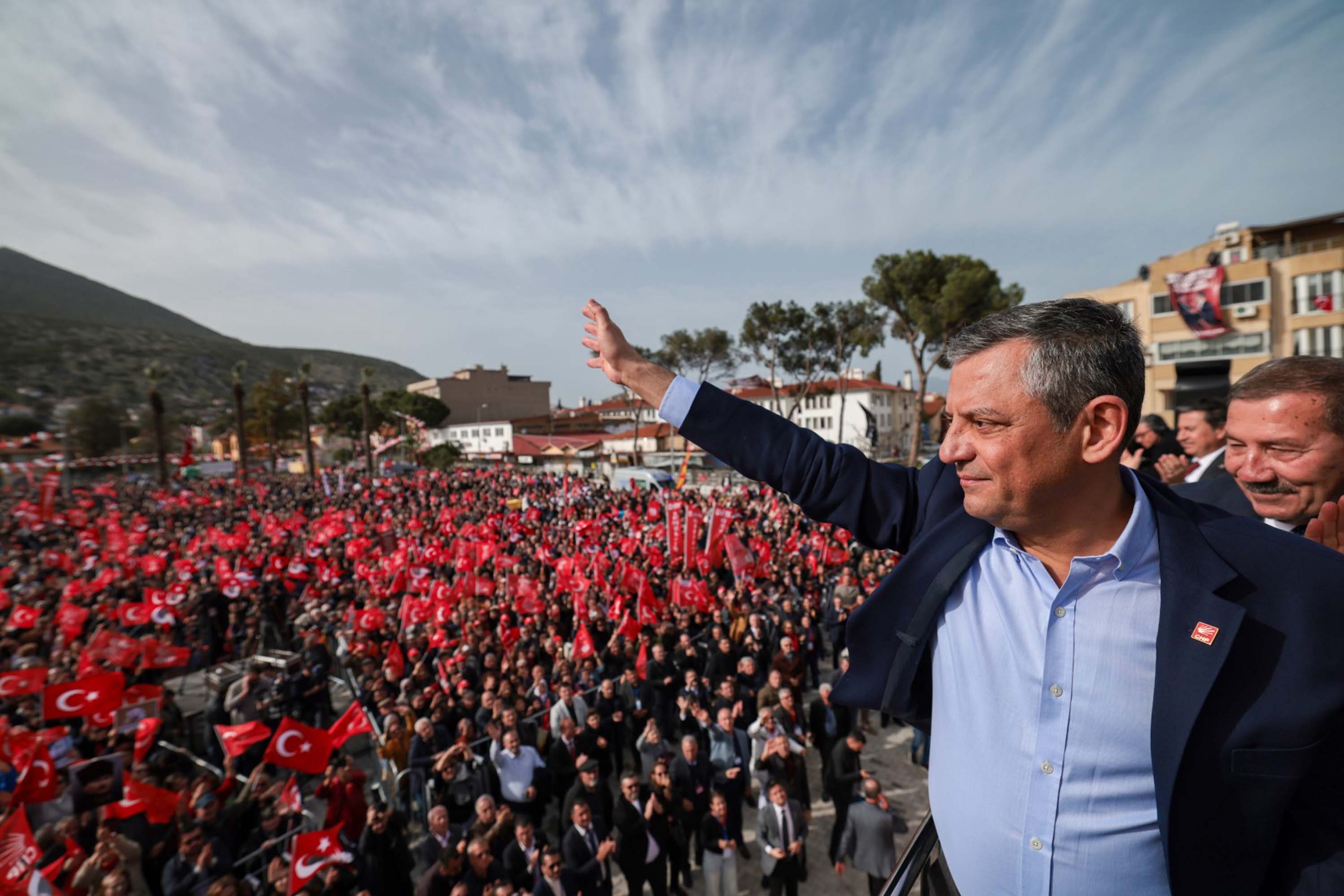 O Z G U R O Z E L B I Z S E C I M S A N D I G I B E K L I Y O R U Z 1169456 347359