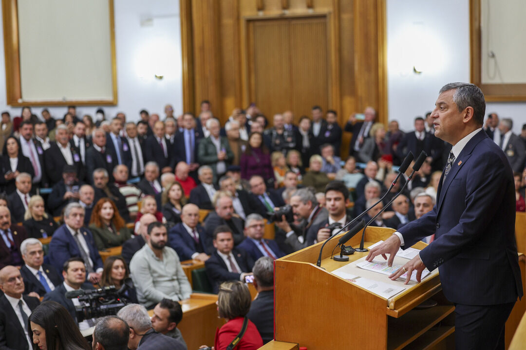 Ozgur Ozel Muhalefetin Iftar Sofrasinda 1183999 351744 (1)