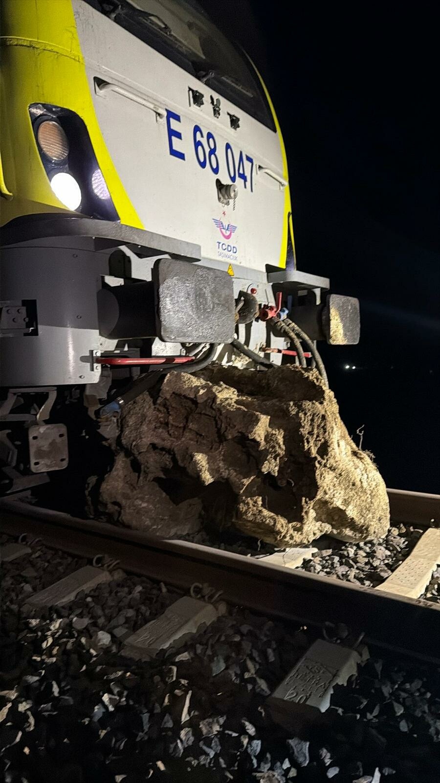 S A V A S T E P E D E Y O L C U T R E N I N I N L O K O M O T I F I 1157980 343823