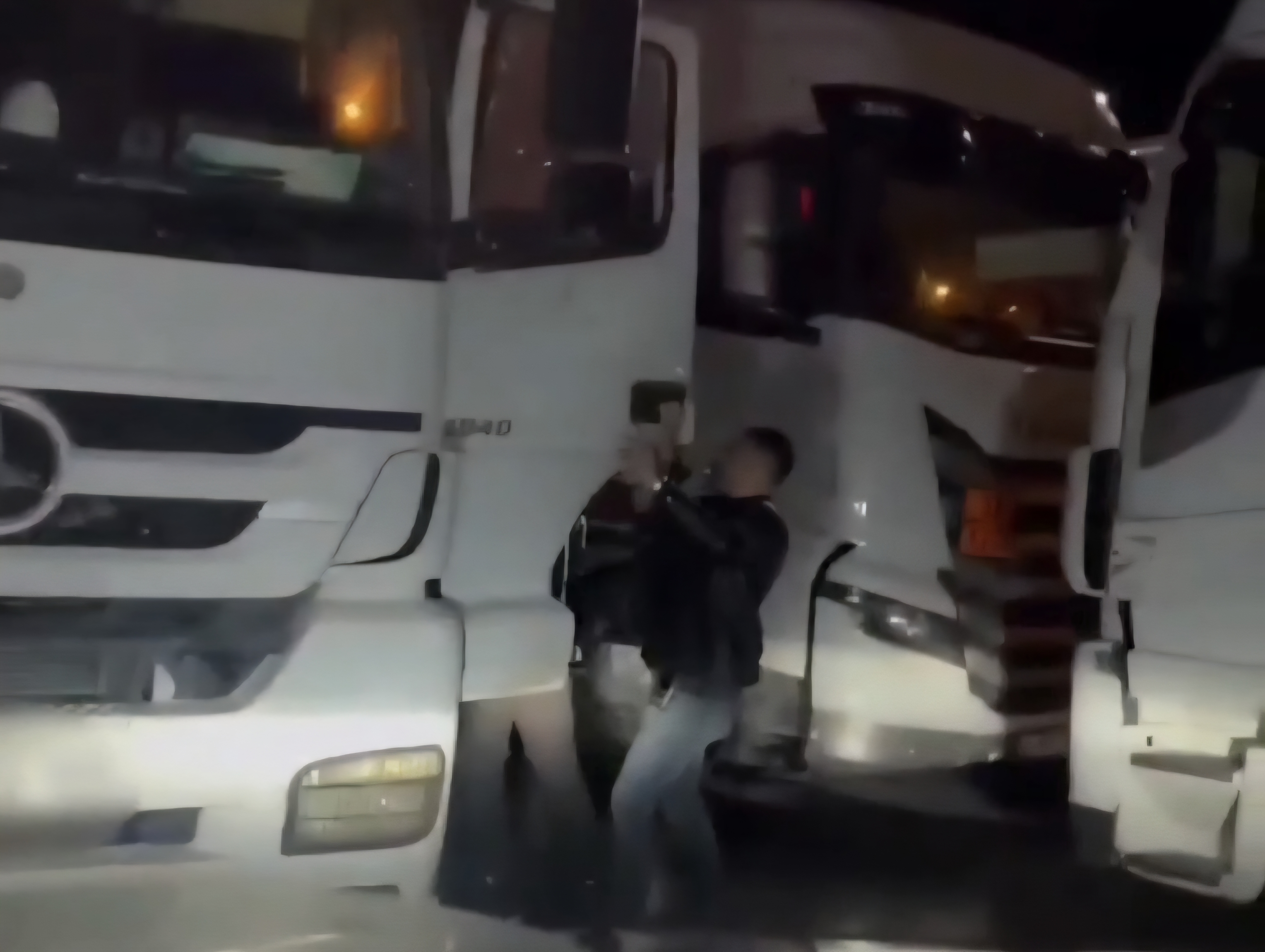 T I R I N D O R S E S I N D E 12 K A C A K G O C M E N Y A K A L A 1178951 350219