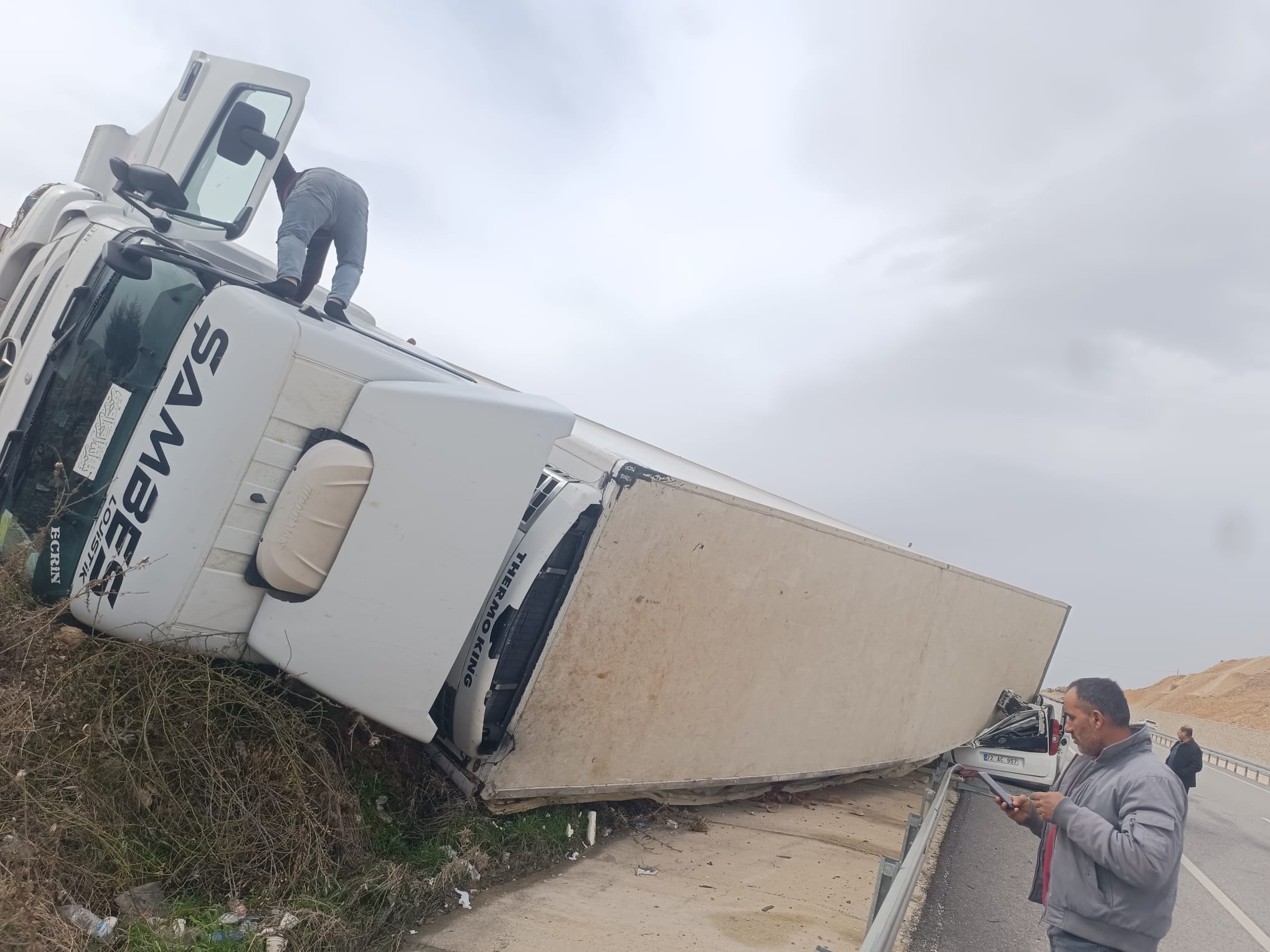 T I R I N D O R S E S I R A D A R A R A C I N I N U Z E R I N E D 1172561 348313