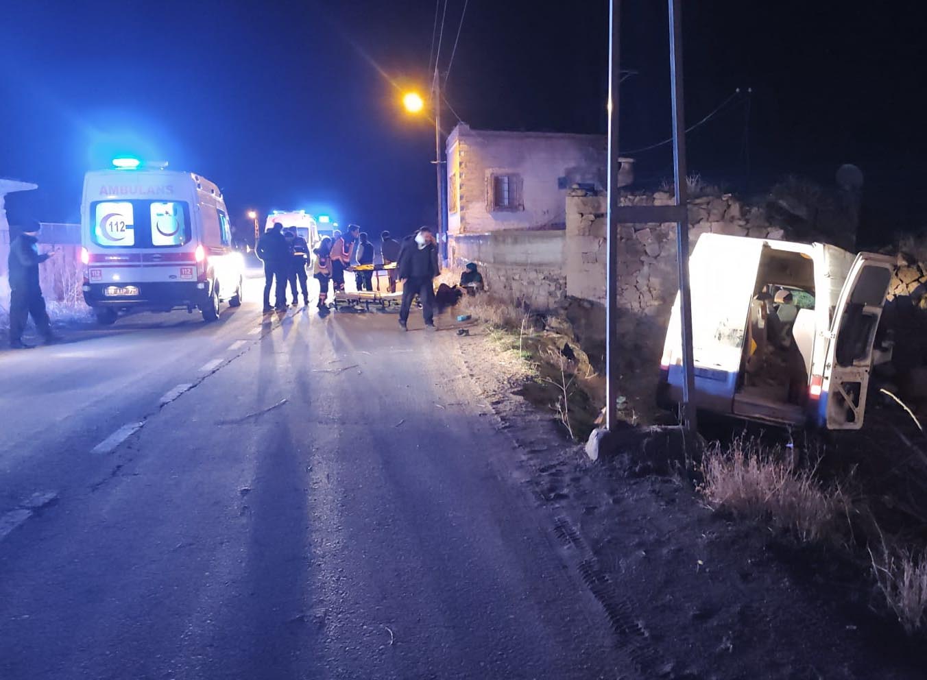 Tarim Iscilerini Tasiyan Minibus Bahce 1151024 341829 (1)