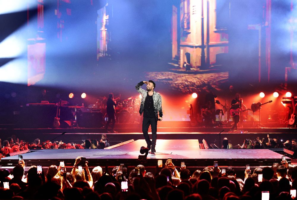 Tarkan Gundeme Oturdu 4 X S Tj