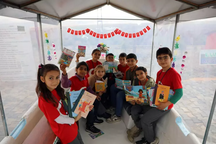 Gaziantep Fırat’taki Tekne Öğrenciler İçin Kütüphaneye Çevrildi