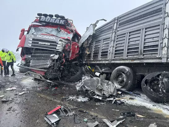 Sivas’ta Feci Kaza: İki Tır Çarpıştı