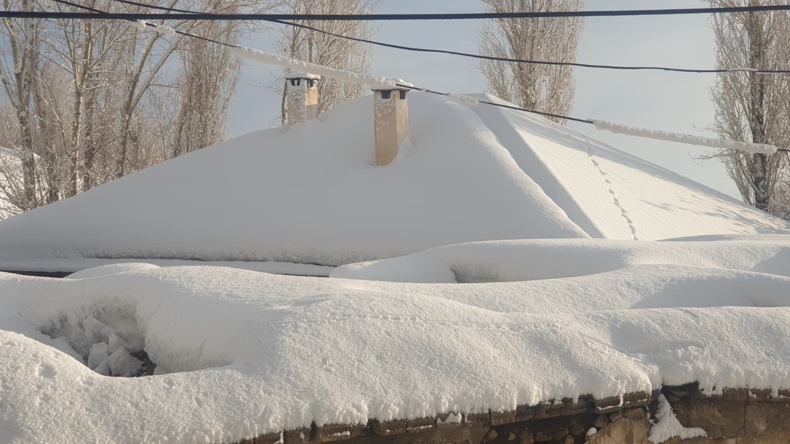 Van’da Yoğun Kar Ulaşımı Vurdu; 53 Yerleşim Yeri Kapalı