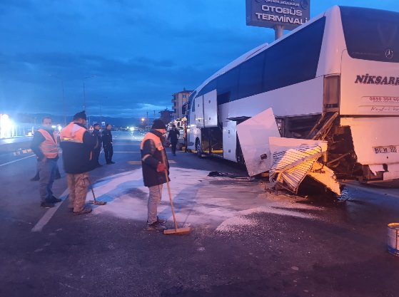 Y O L C U O T O B U S U N E C A R P A N H A F I F T I C A R I A R A C 1153043 342403