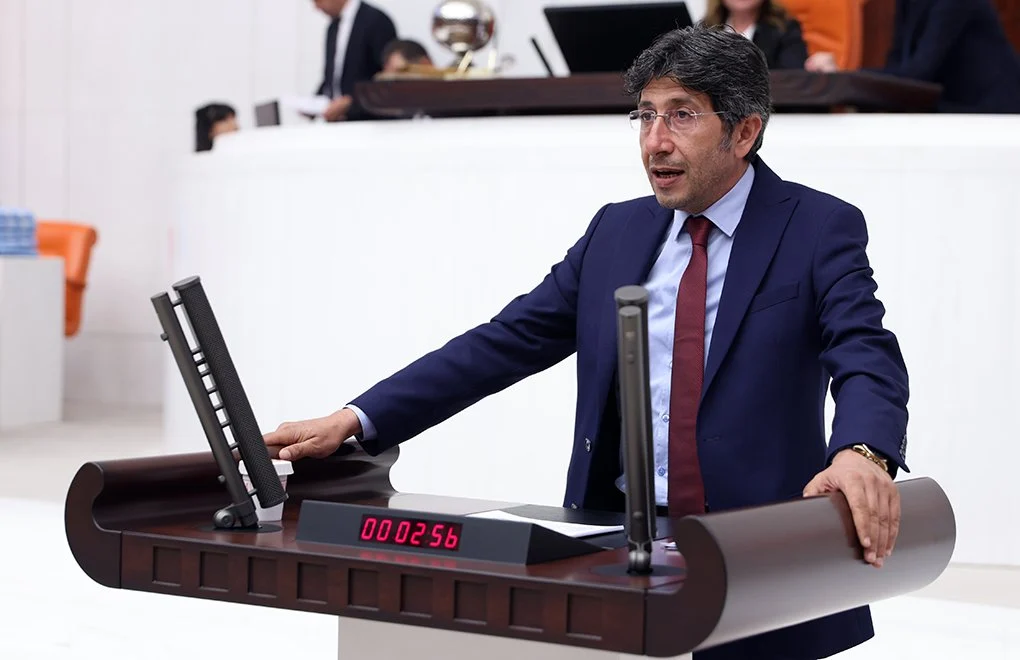 DEM Parti Mersin Milletvekili Ali Bozan’dan Meclis’te Sert Çıkış:Saç Örgüsünü Bırakın, Toplumsal Barışa Bakın