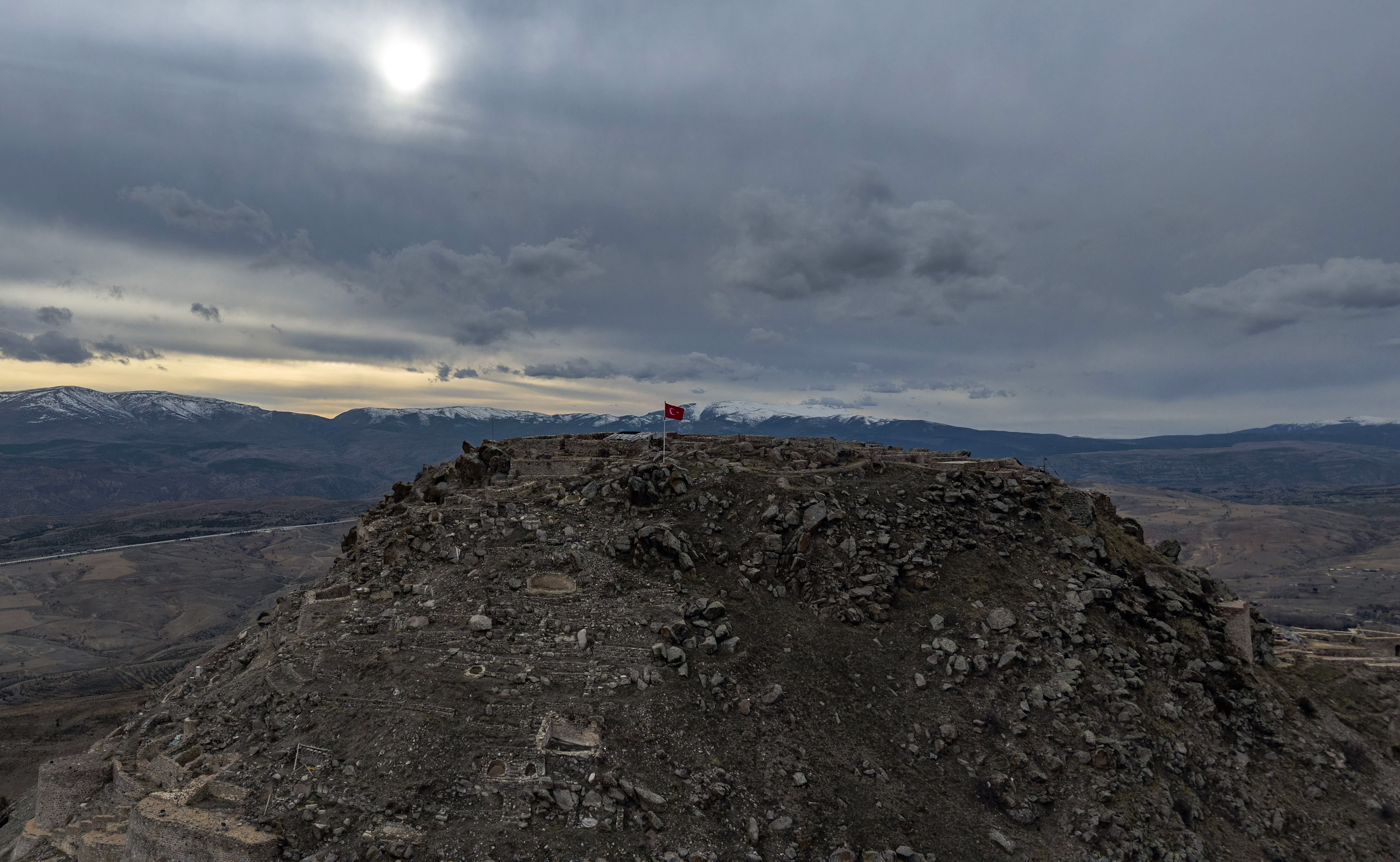 Z I Y A R E T C I L E R B I N L E R C E Y I L L I K S T R A T E J I K 1181486 350947