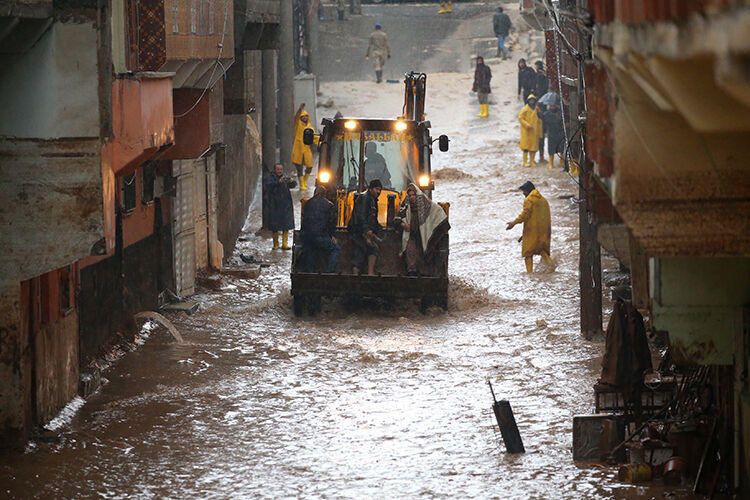 Şanlıurfa’da Sağanak Sonrası Dereler Taştı, Yollar Çöktü