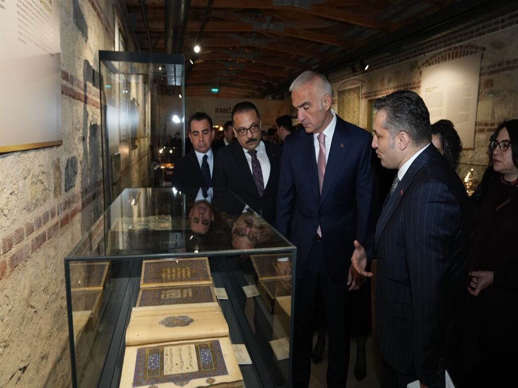 Sultanahmet Ve Rüstem Paşa Çinileri Yeniden Türkiye'de