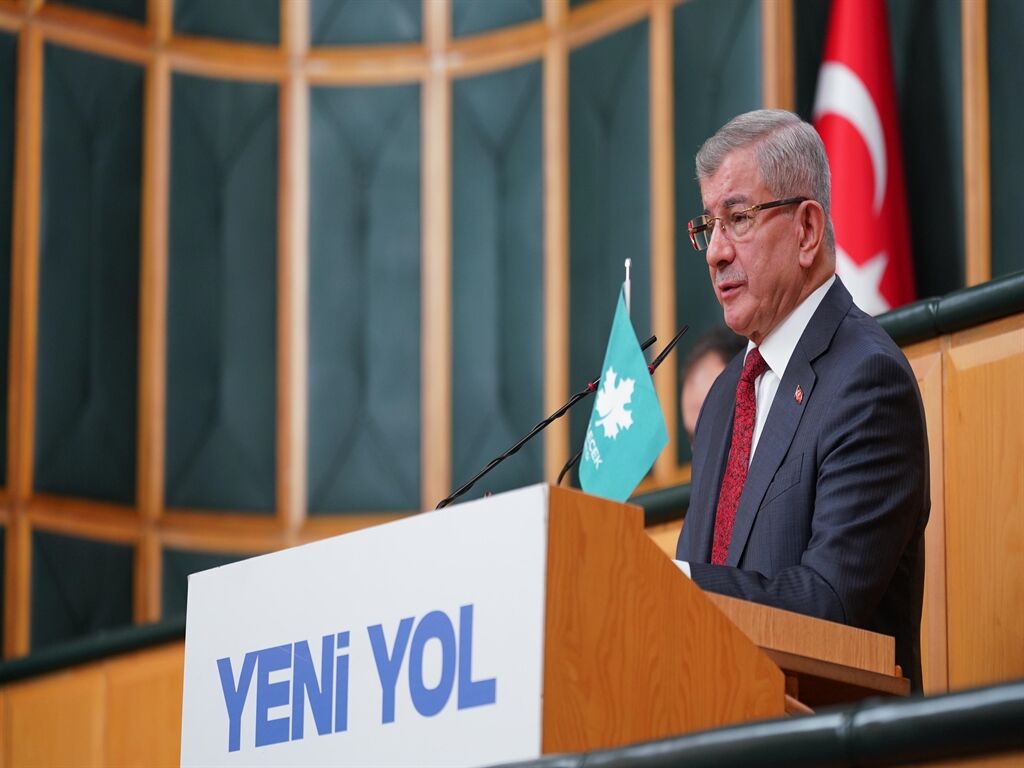 Davutoğlu: Türkiye Savaşın Dışında Kalma Gayretinde Doğru Yolda