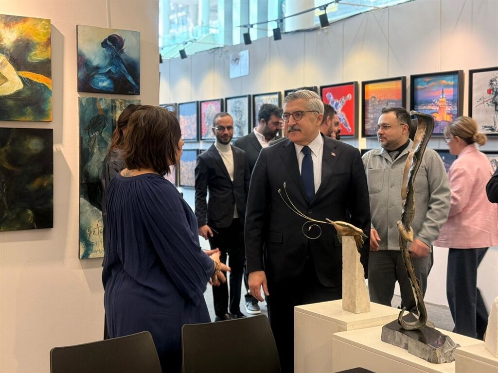Sanatın Kalbi Başkentte Atıyor: AK Parti'li Yayman Fuarı Gezdi