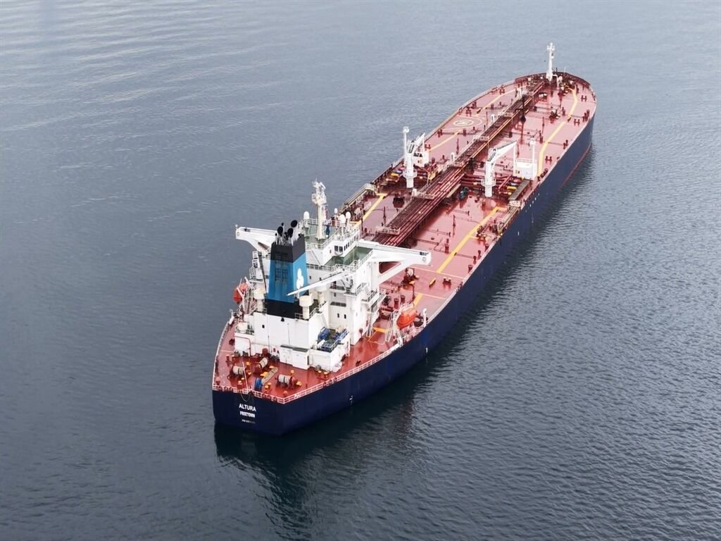 Saldırıya Uğrayan Tanker Türkeli Demirleme Sahası'na Çekildi