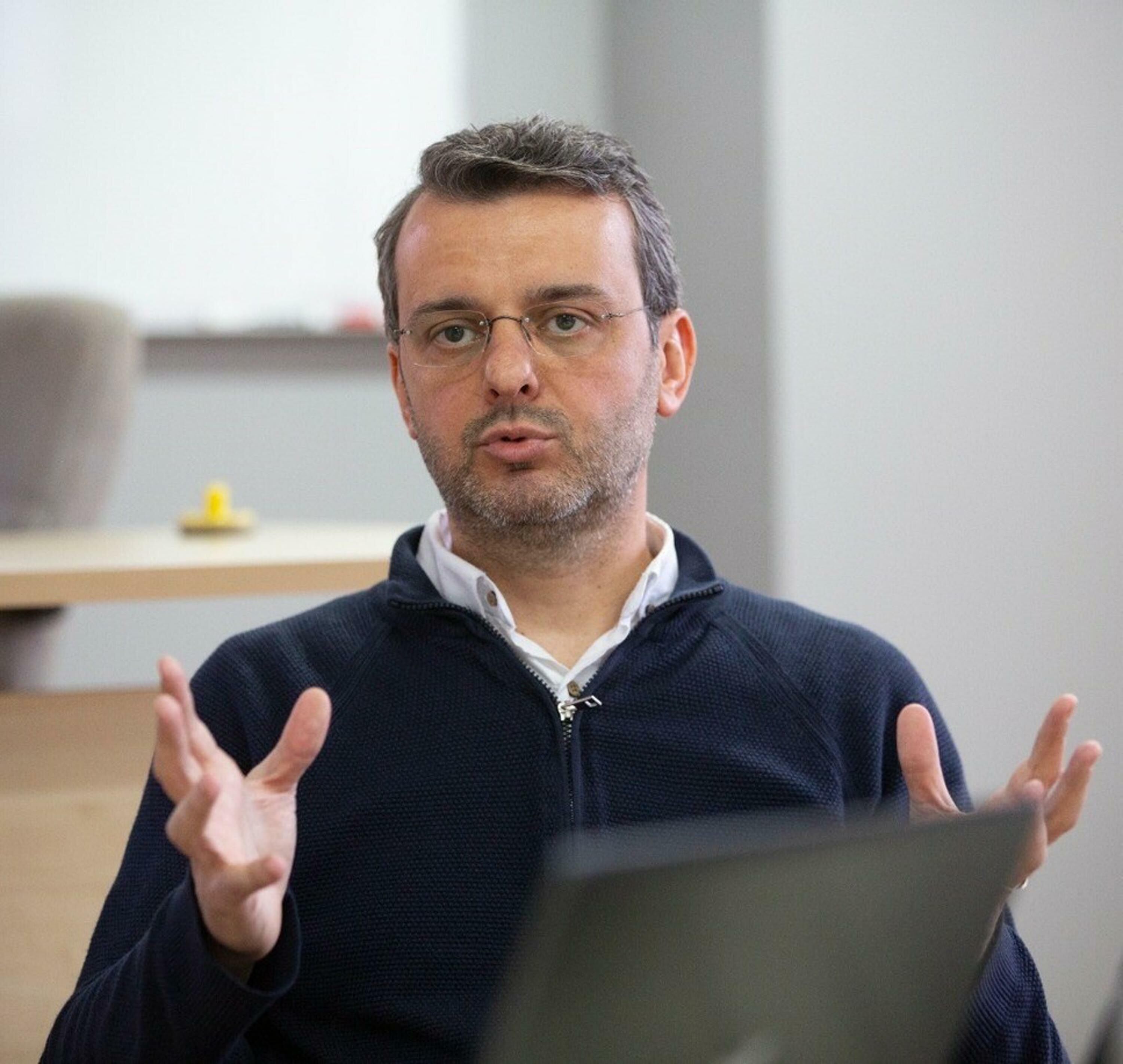 18 M A R T I N S E D Y E D E K I K A H R A M A N I B I R A K I N 1210203 359896