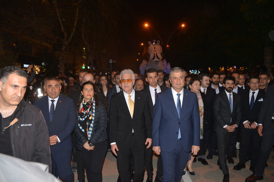 25’ I N C I U L U S L A R A R A S I A D A N A T I Y A T R O F E S T I 1232721 366518