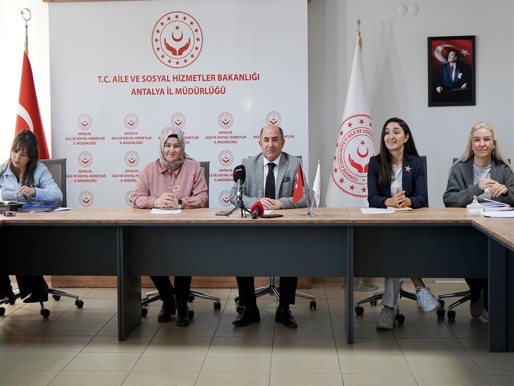 10 Çocuk Koruyucu Ailelerle Sıcak Yuvaya Kavuştu