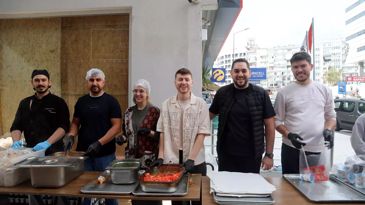 Antalya’da Aile İşletmesi Her Ay Yüzlerce Kişiye Sıcak Yemek Sunuyor