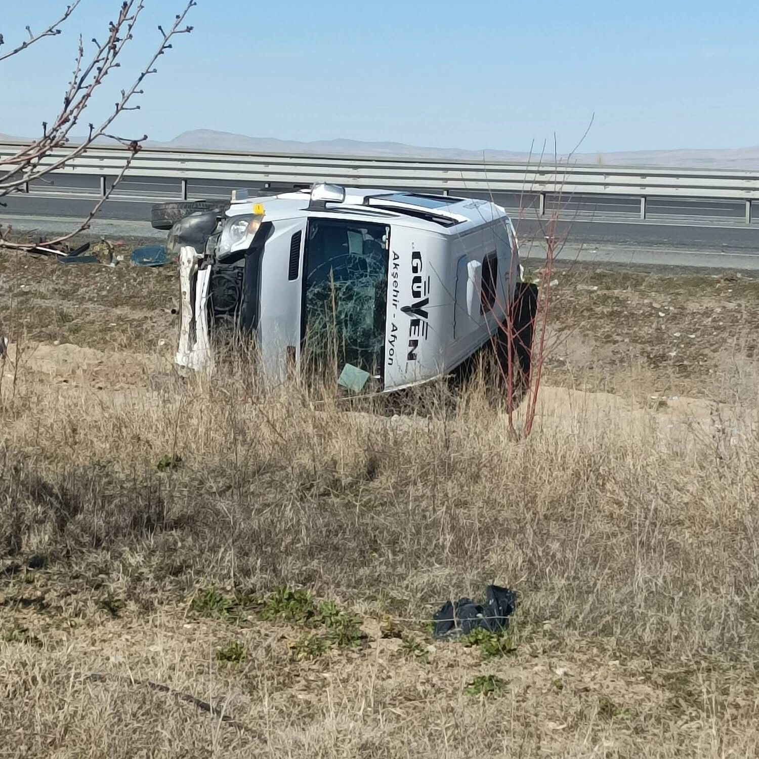 Afyonkarahisar’da Yolcu İndiren Minibüse TIR Çarptı: 11 Yaralı