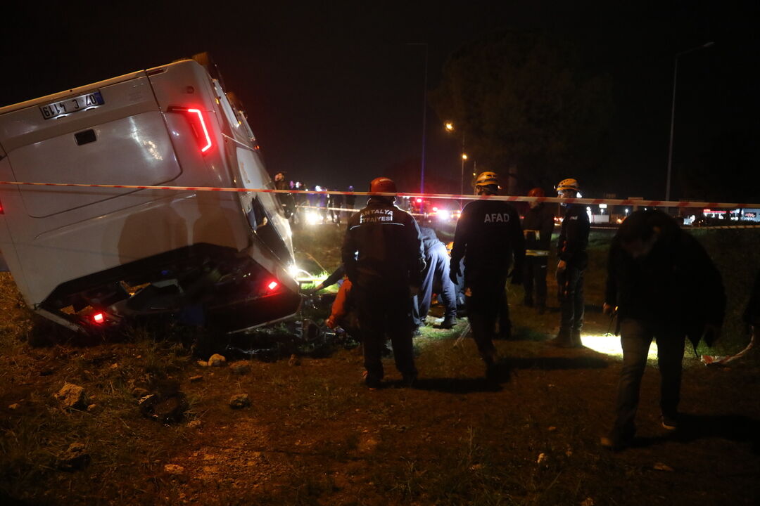 A N T A L Y A’ D A S E R V I S M I D I B U S U D E V R I L D I 16 1232742 366615