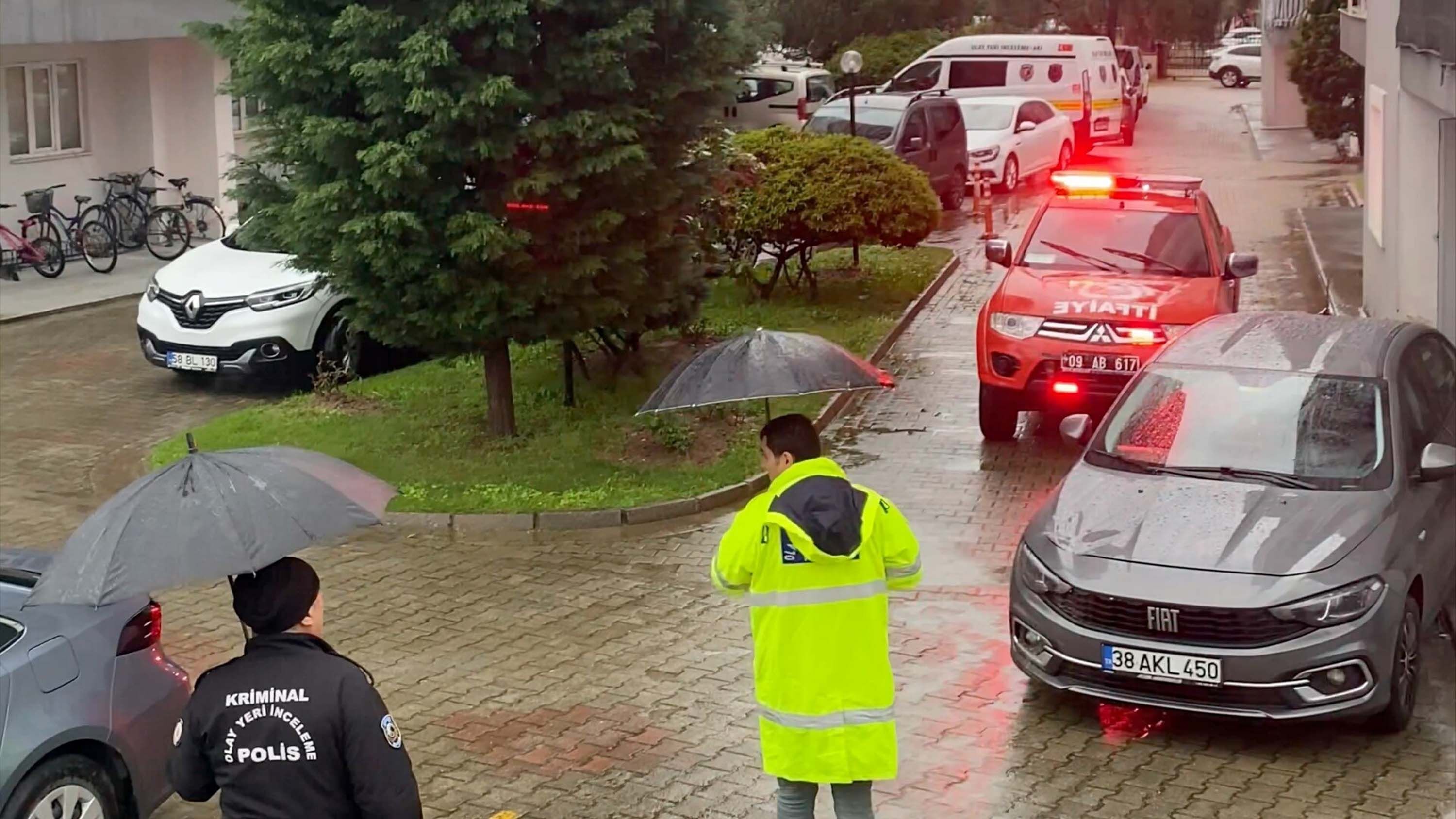 A Y D I N D A I S T I N A T D U V A R I C O K T U 4 O T O M O B I 1233728 366922