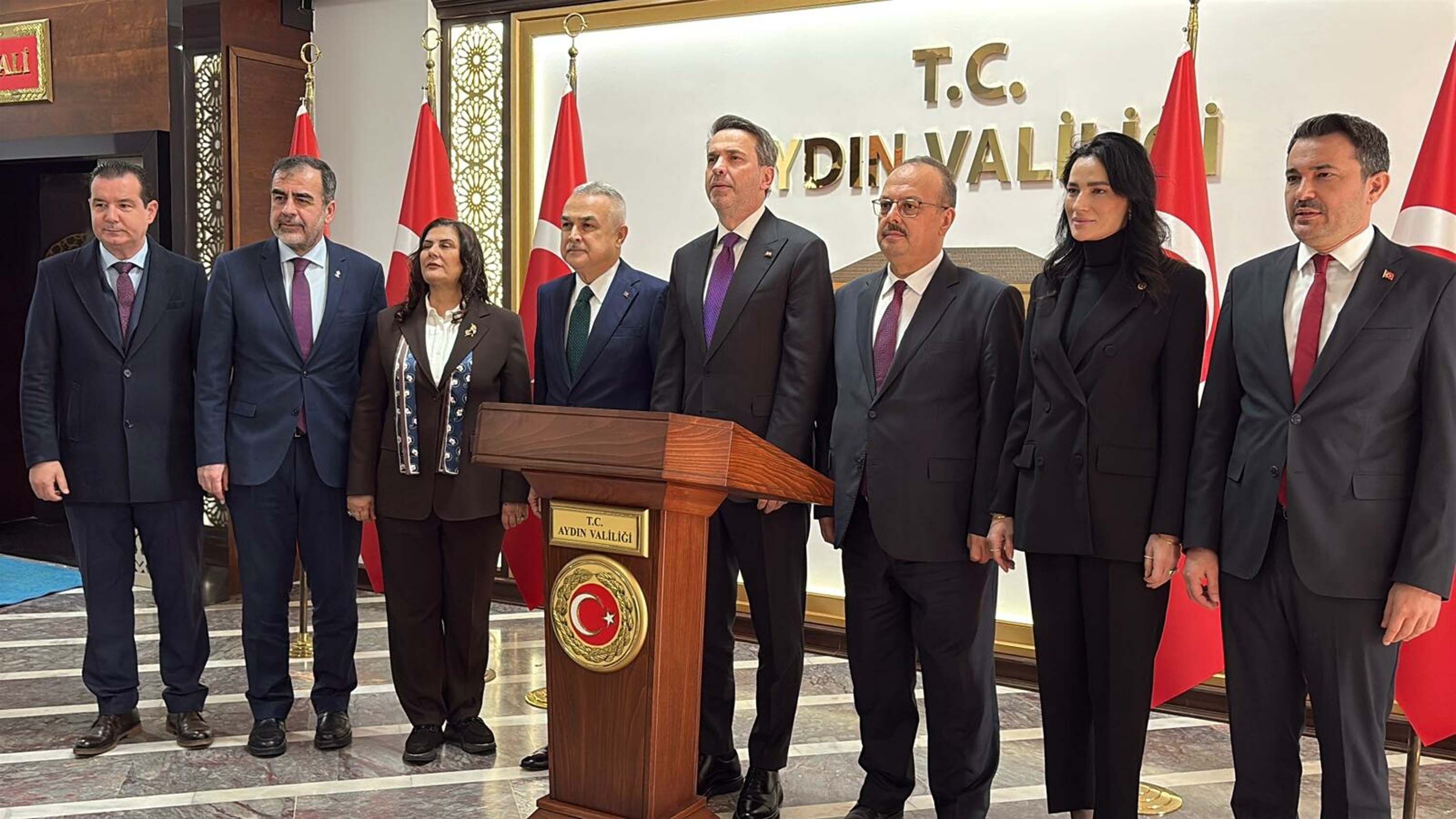 B A K A N B A Y R A K T A R H E D E F I M I Z T U R K I Y E’ Y I E N 1211542 360292