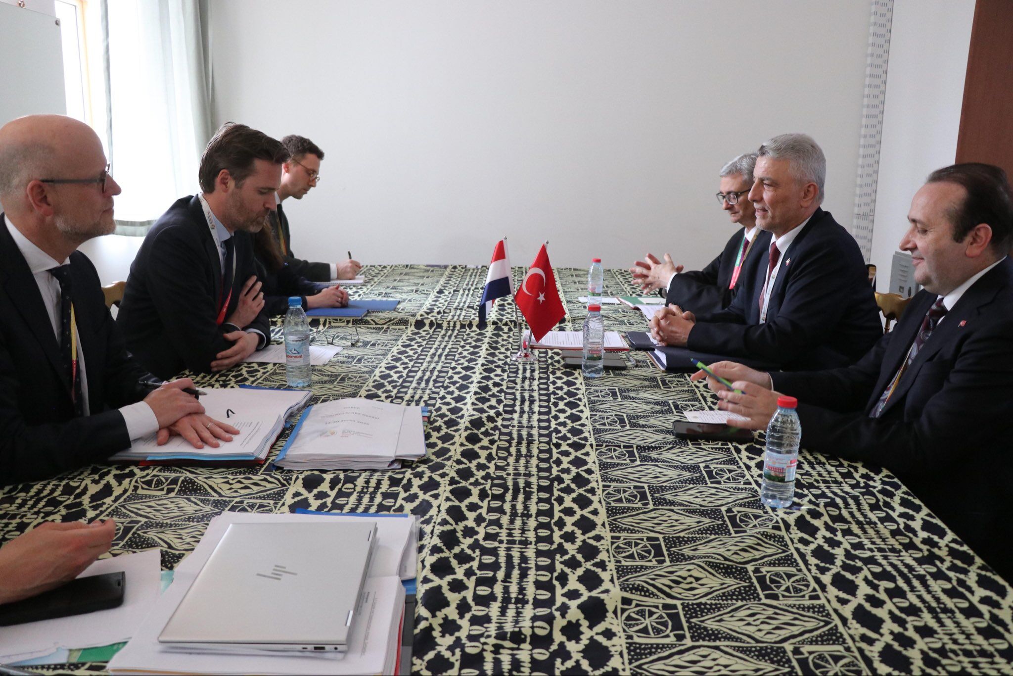 B A K A N B O L A T H O L L A N D A D I S T I C A R E T V E K A L 1230766 366087