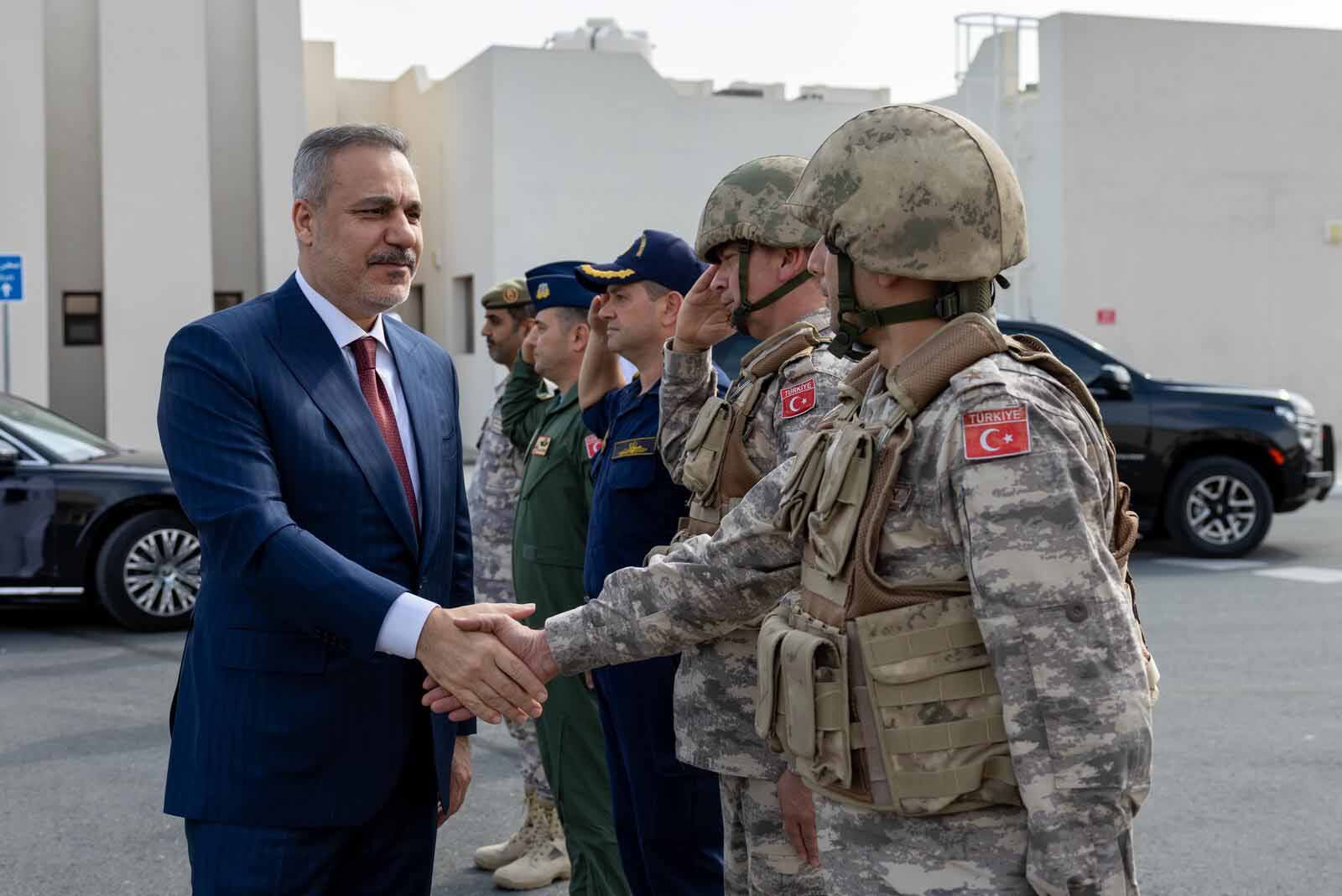 Bakan Fidan, Katar-Türk Birleşik Kuvvet Karargahını Ziyaret Etti