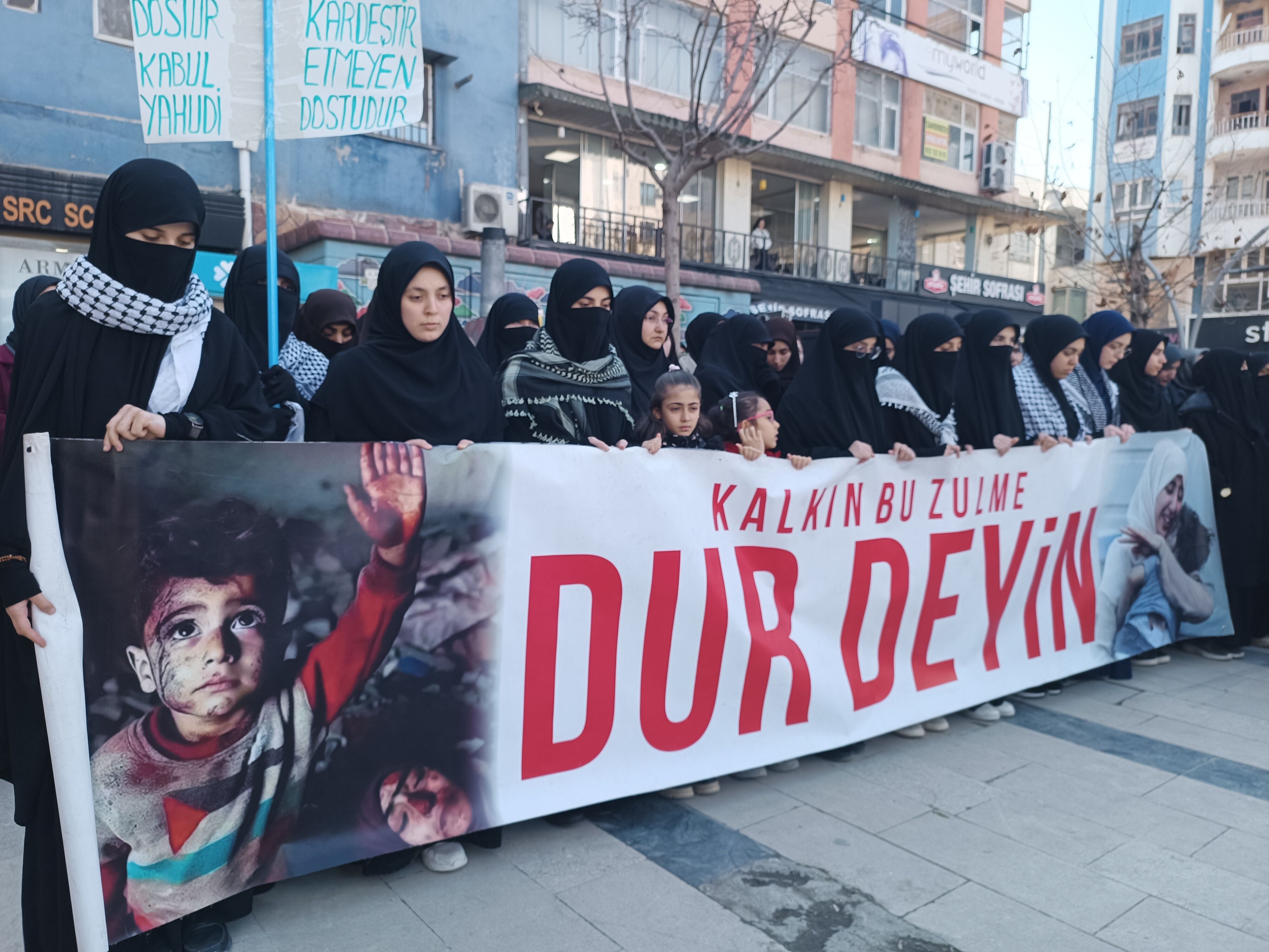 B A T M A N’ D A I S R A I L V E A B D P R O T E S T O E D I L D I 1191911 354231