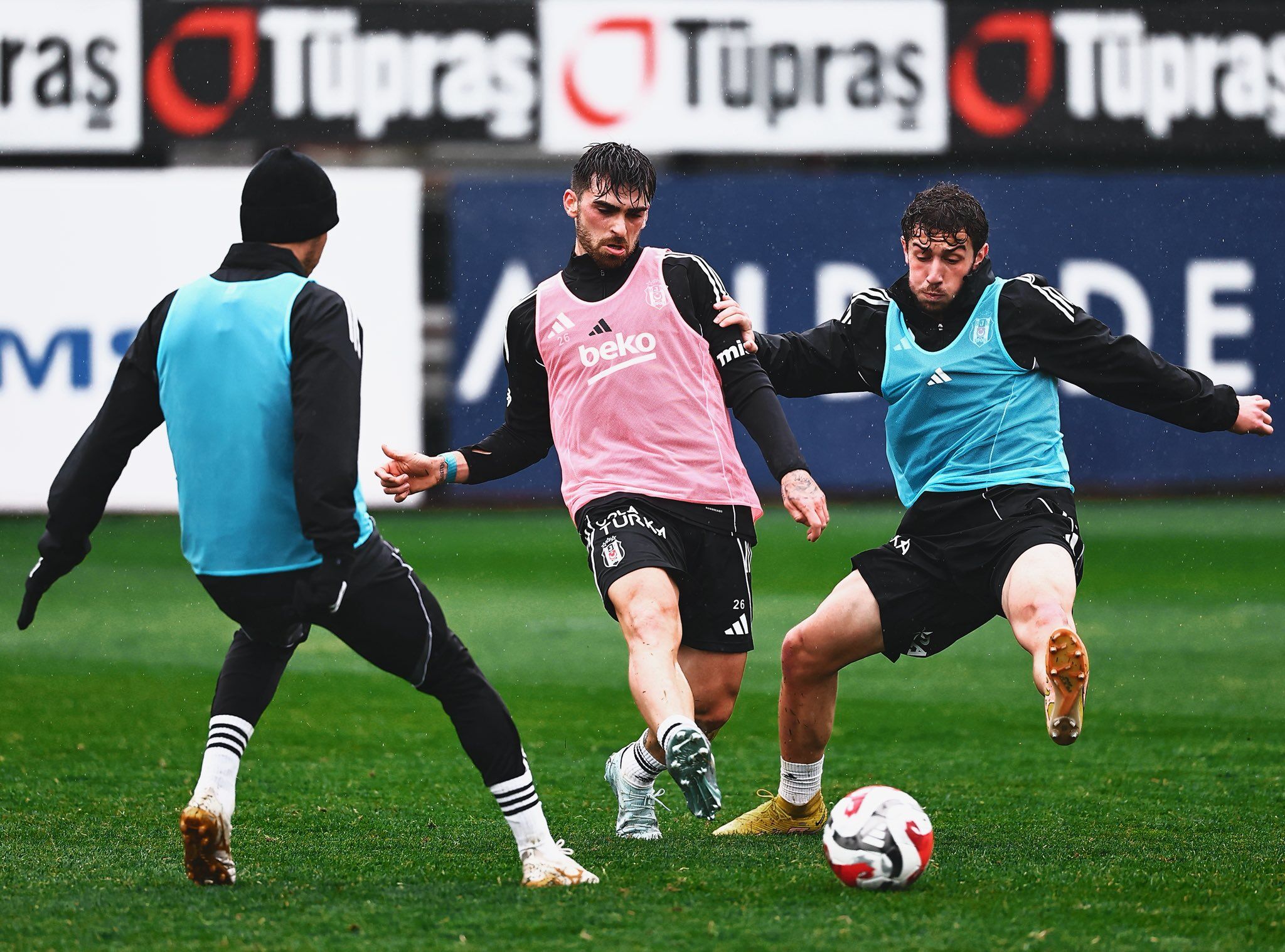 B E S I K T A S G U N U C I F T A N T R E N M A N L A T A M A M L A D 1233867 366951