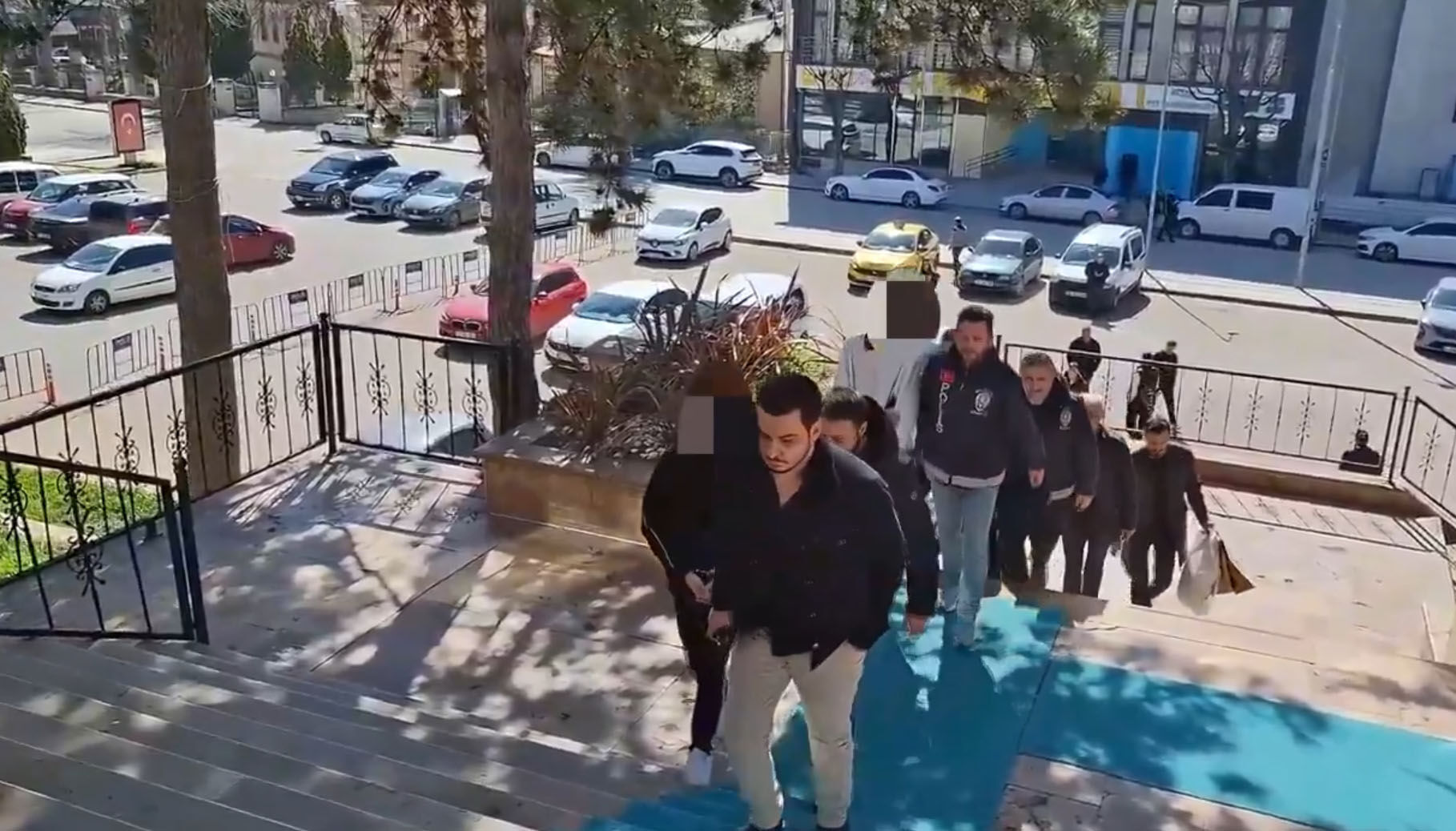 B I L E C I K’ T E 65 M I L Y O N L I R A L I K K U Y U M C U S O 1204367 358106