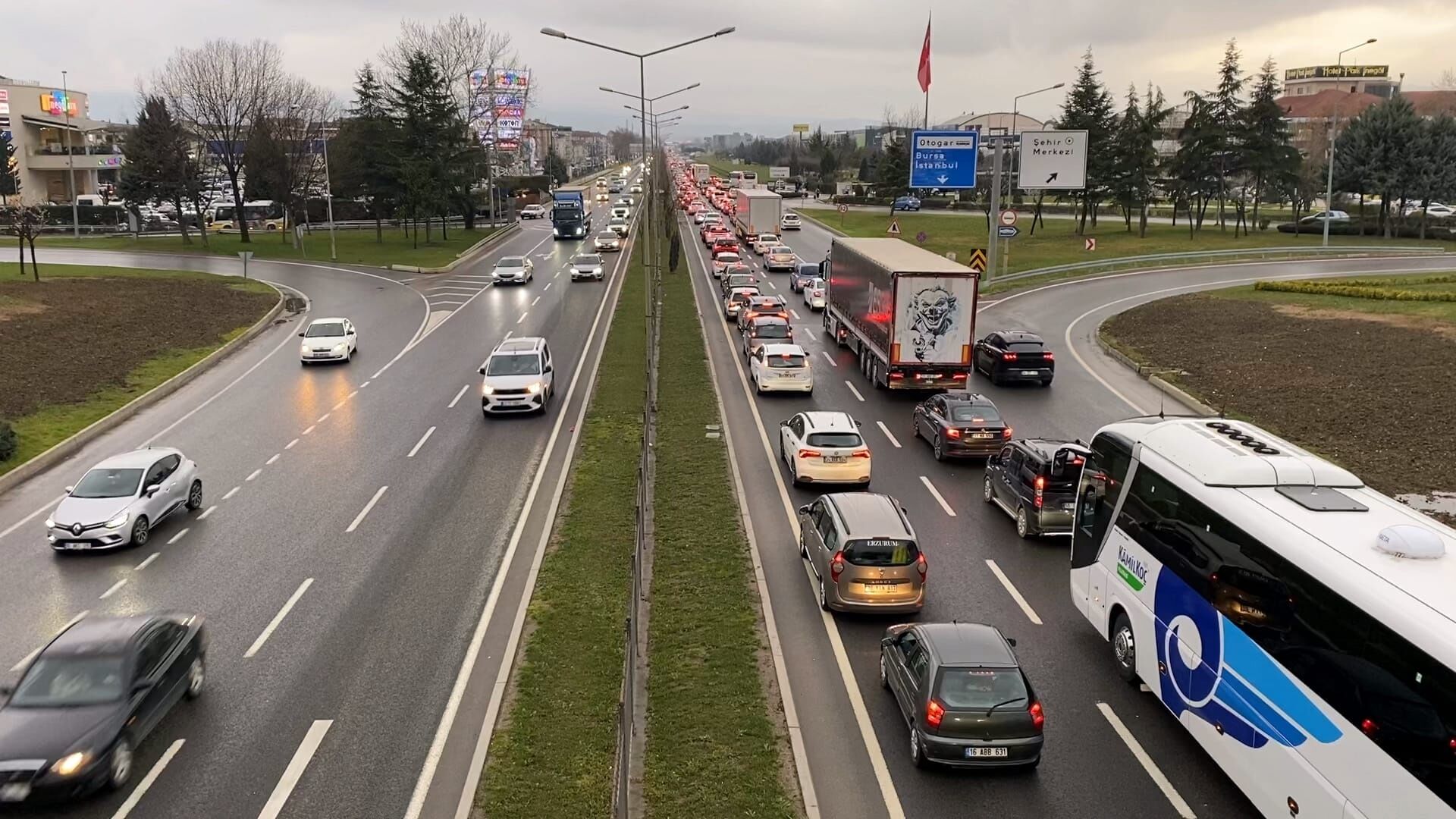 Bursa-Ankara Kara Yolunda Bayram Dönüşü Trafik Yoğunluğu