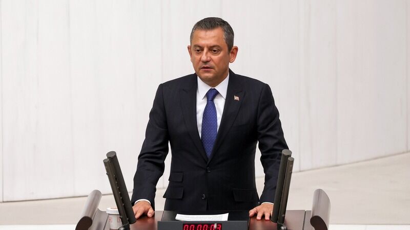 Özgür Özel'den Hükümete Çağrı: Akaryakıtta KDV'yi %1'e İndirin