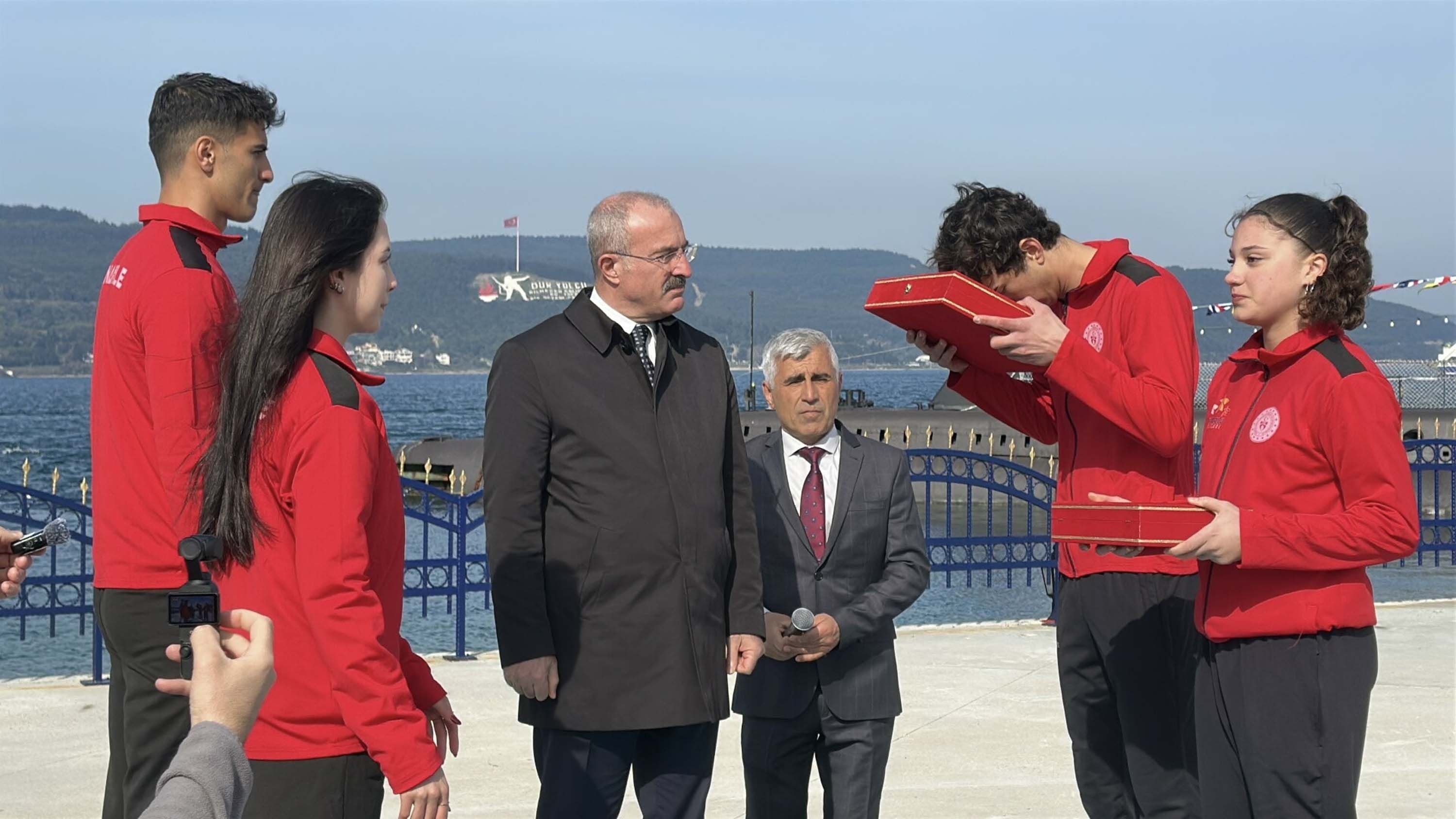 C A N A K K A L E D E N I Z Z A F E R I N I N 111’ I N C I Y I L 1208717 359449