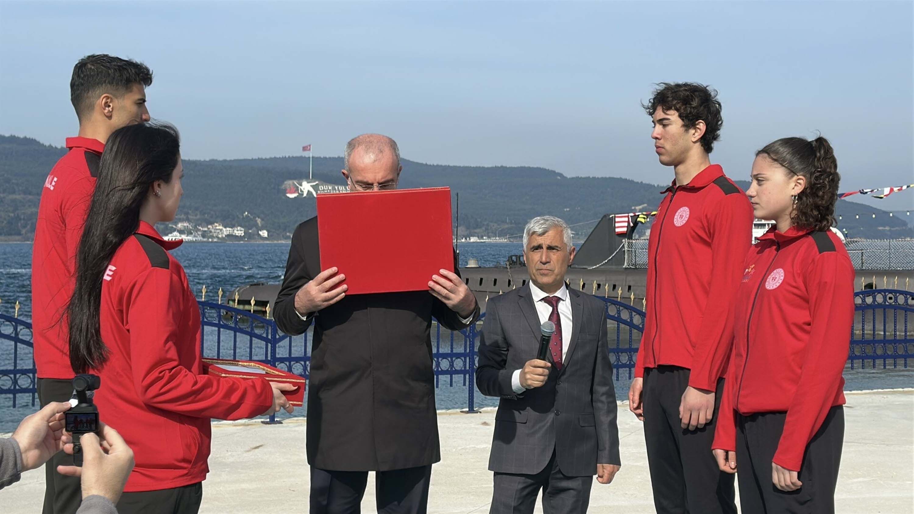 C A N A K K A L E D E N I Z Z A F E R I N I N 111’ I N C I Y I L 1208718 359449