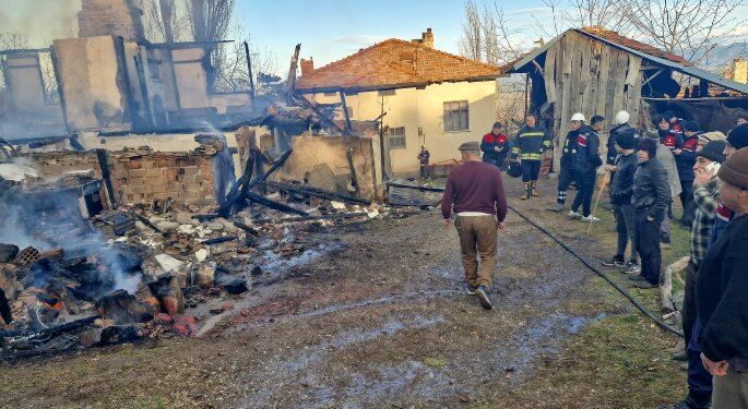 C O R U M D A C I K A N Y A N G I N D A E V V E T R A K T O R Y A 1191985 354264