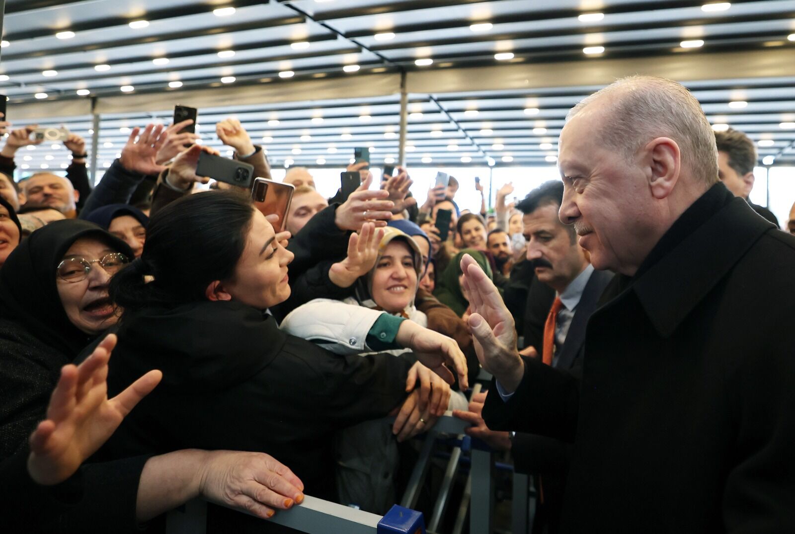 C U M H U R B A S K A N I E R D O G A N N E T A N Y A H U T E R O R U 1222162 363398